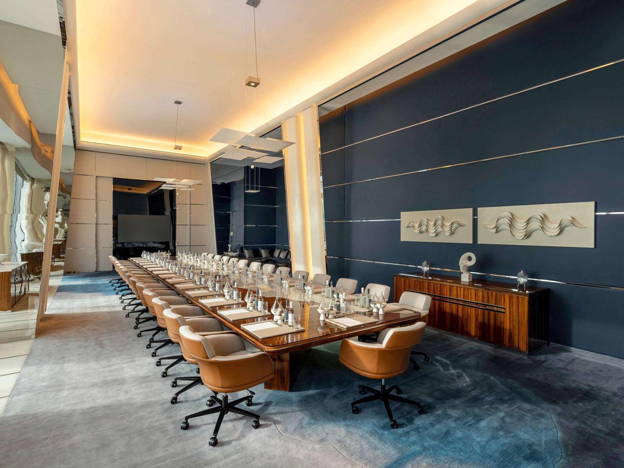 ホテル Fairmont Doha Lusail エクステリア 写真 The boardroom at the Four Seasons Hotel, London